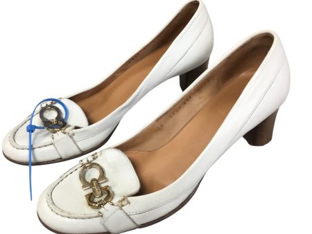 Shoes Luxury Designer By Ferragamo In White, Size: 8.5 Sale