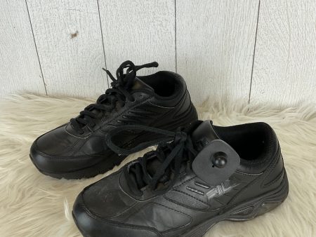 Shoes Athletic By Fila In Black, Size: 8 Discount